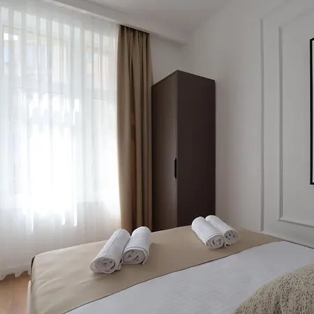 Din Luxury Apartmán *